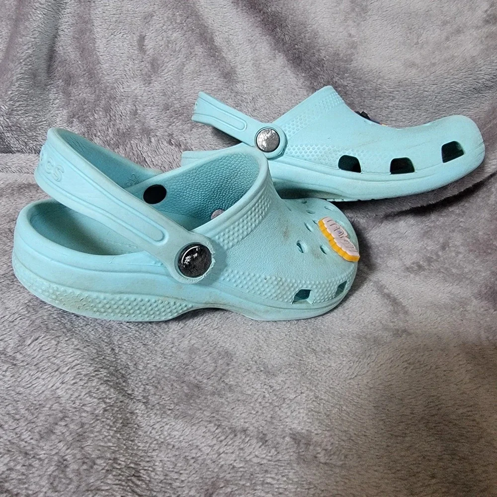 Crocs Classic Clog Kids Size C12 Blue Good Jibbitz Charms Arctic Water Friendly